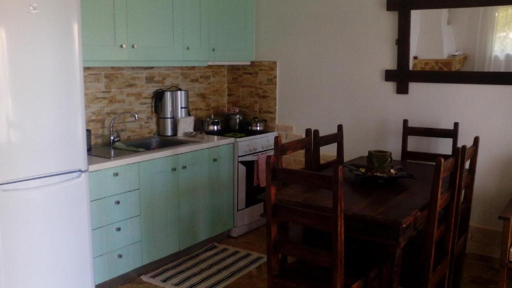 Kuchyň nebo kuchyňský kout v ubytování Apartment with Private Pool