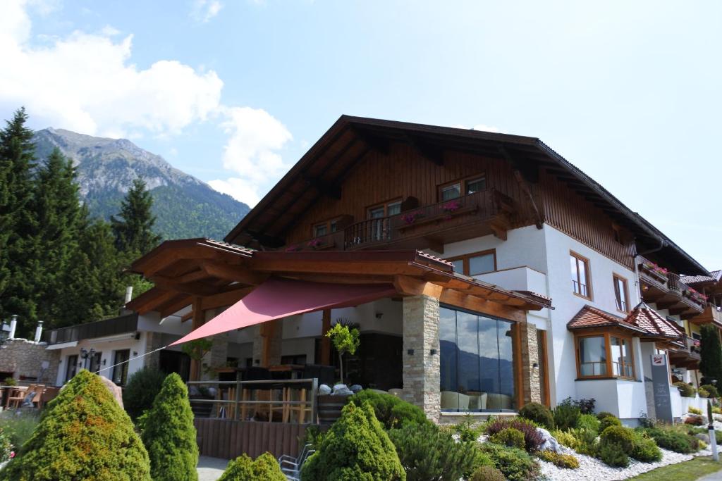 Nespecifikovaný výhled na hory nebo výhled na hory při pohledu z hotelu