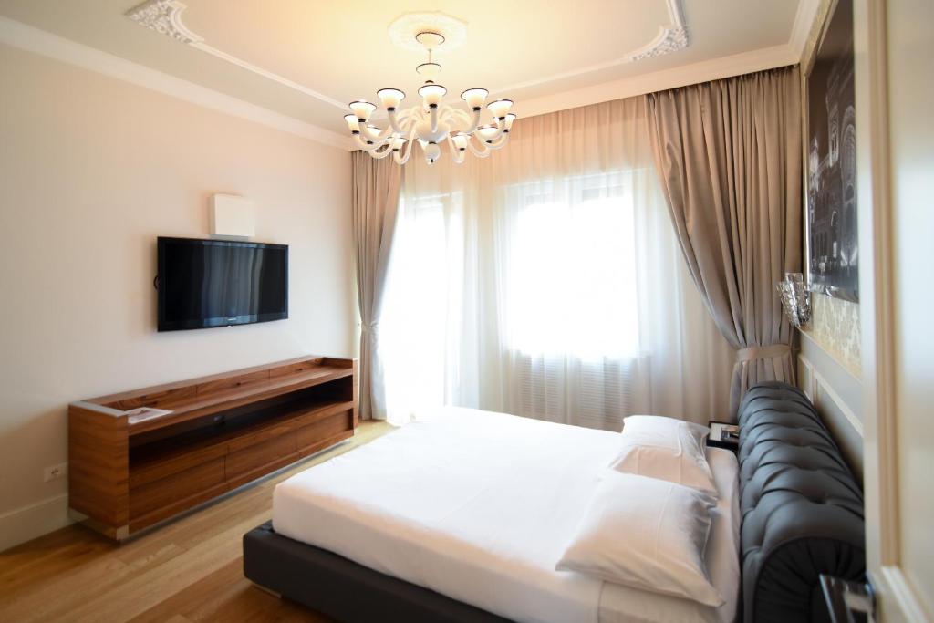 Postel nebo postele na pokoji v ubytování Suite Milano Duomo