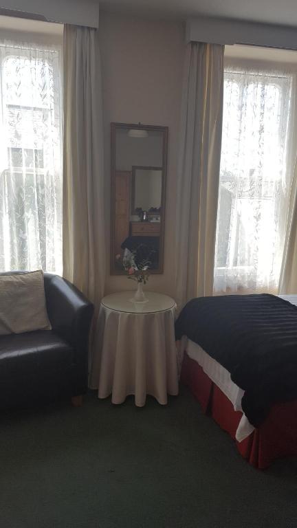 Postel nebo postele na pokoji v ubytování Franklyn Guesthouse