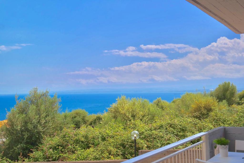 a balcony with a view of the ocean at Villa Alba in Acitrezza