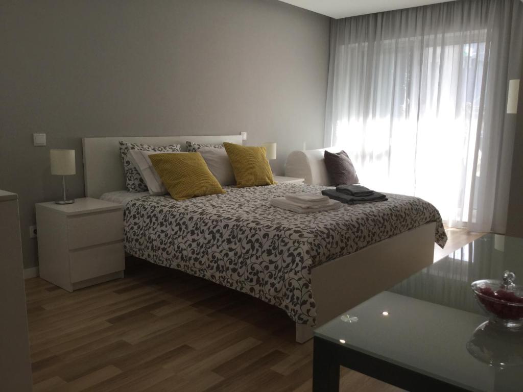 Oporto Bernardes Studios - Heroísmo - 2