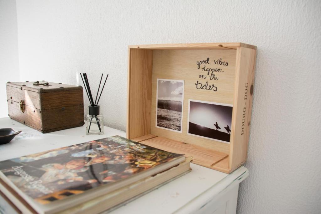 a picture frame sitting on a table next to a box at O Moinho da Roca in Azoia