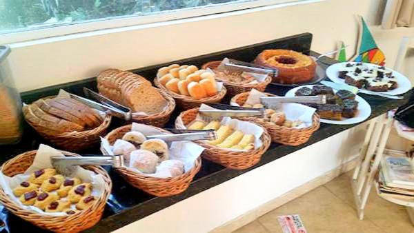 อาหารเช้าซึ่งให้บริการแก่ผู้เข้าพักที่ Pousada Sol da Trindade