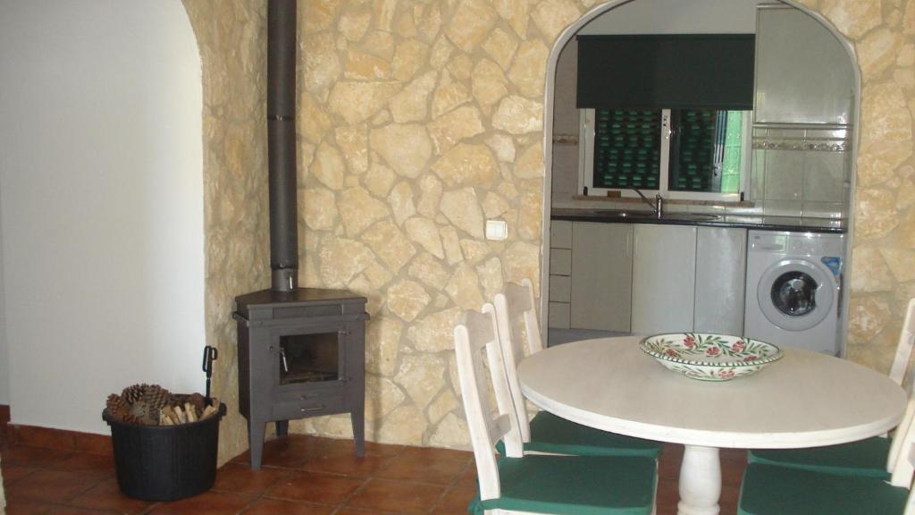 Casa Joaoにあるキッチンまたは簡易キッチン