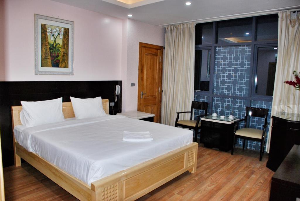 Giường trong phòng chung tại Nice Hotel