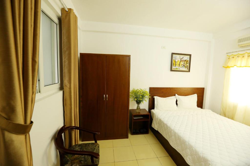 Postel nebo postele na pokoji v ubytování Viet Huong Hotel