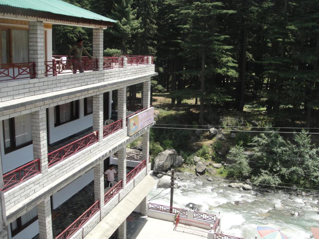 Hotel Dream Land Manali: Your Ultimate Mountain Retreat