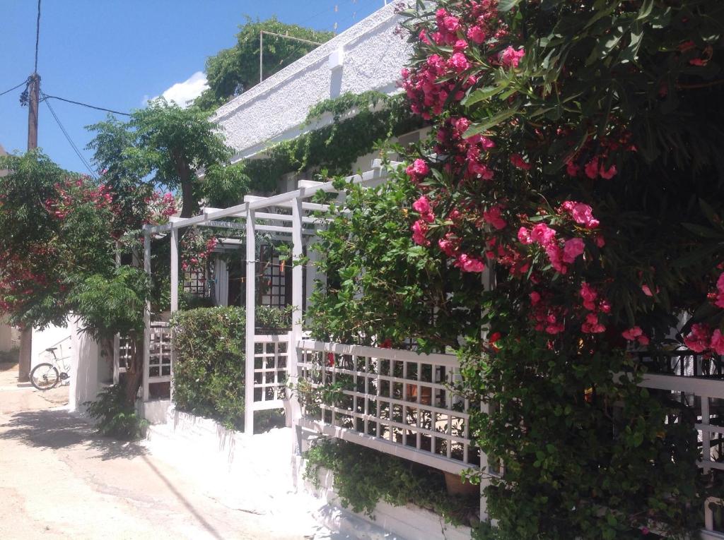A garden outside Kalypso Studios & Rooms