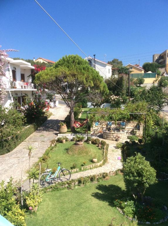 a garden with a bike parked in the grass at Arillas Studios in Arillas