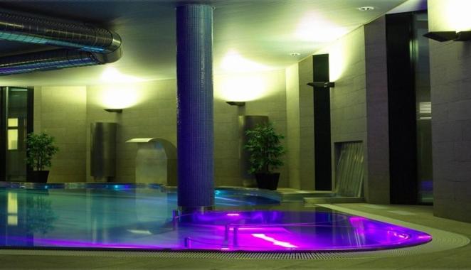 Bazén v ubytování Wellness Hotel Aquafit Sursee nebo v jeho okolí