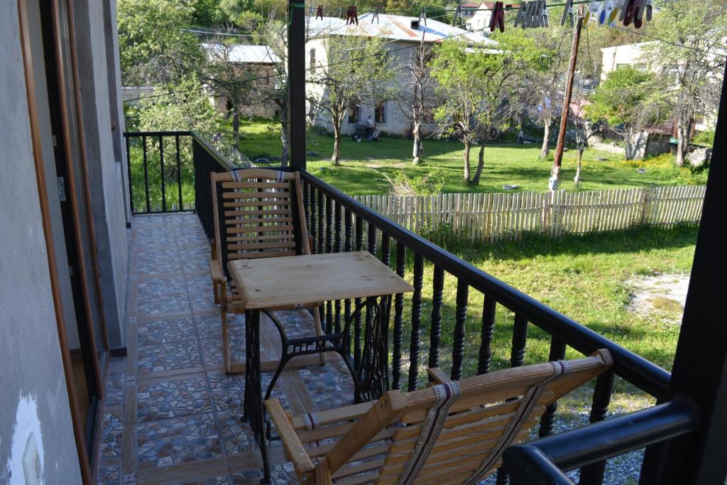 Manana Japaridze's Guesthouse - Economy Triple Room Met Gedeelde Badkamer