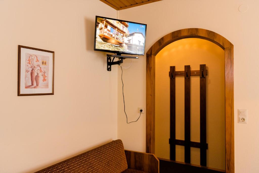 TV a/nebo společenská místnost v ubytování Gasthof Grillitsch Rösslwirt