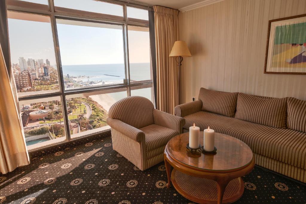 THE SEASONS HOTELS