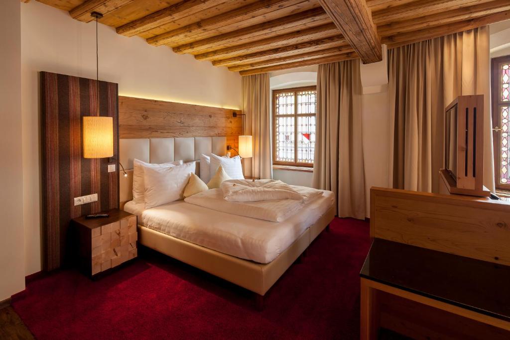Goldener Adler Hotel 4*