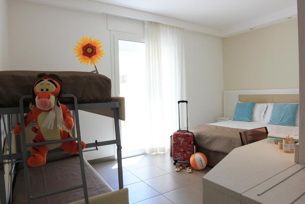 Posezení v ubytování Hotel Augustus- Davanti a noi c'è solo il mare