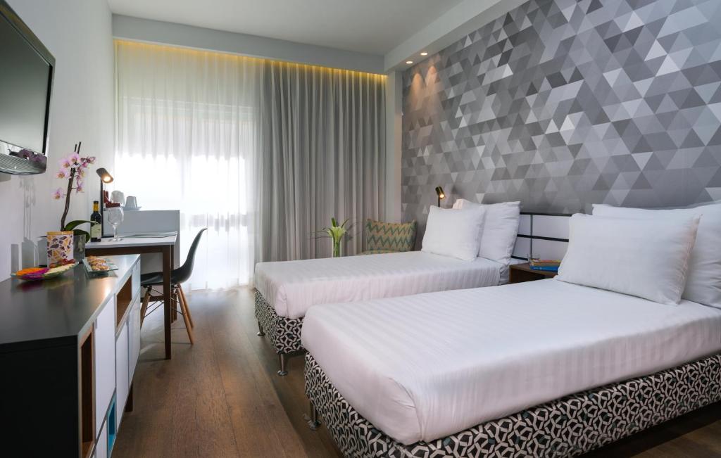 Postel nebo postele na pokoji v ubytování Prima Tel Aviv Hotel