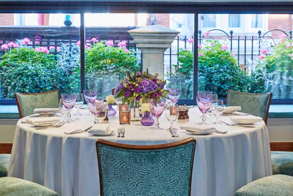 The Capital Hotel, Apartments & Townhouse - Small Luxury Hotels of The World - Resim 33