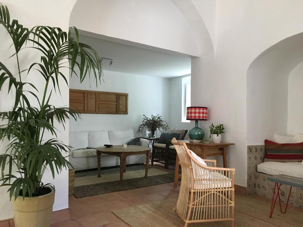 La Escribana, Constantina – Updated 2022 Prices