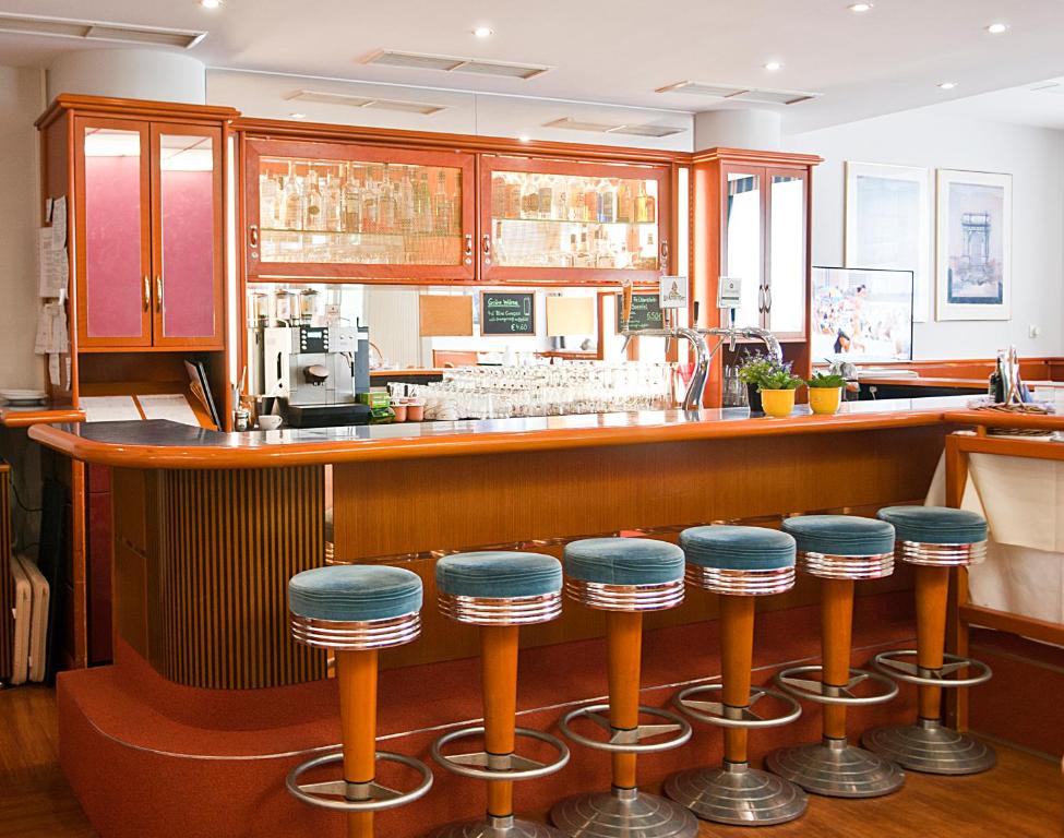 Lounge nebo bar v ubytování Hotel Falkenstein