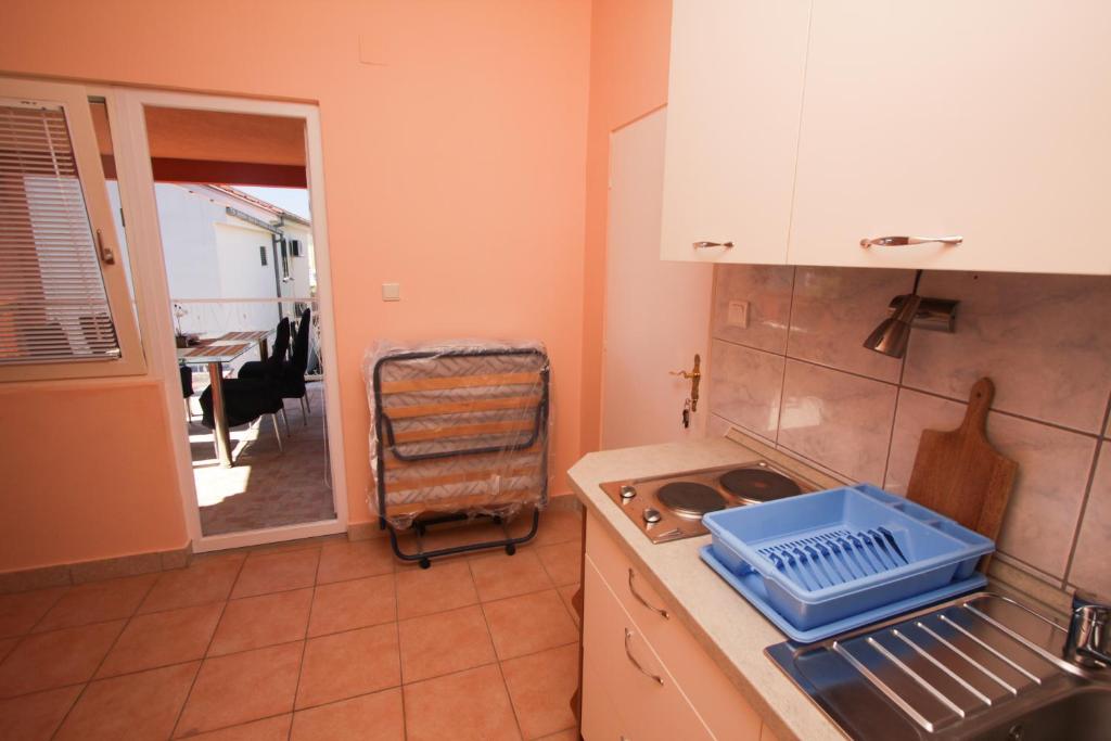 Kuchyň nebo kuchyňský kout v ubytování Apartments Andro