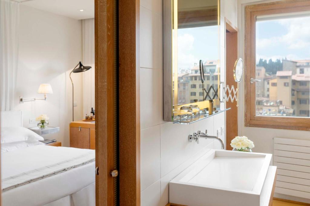 Fotografie z fotogalerie ubytování Hotel Continentale - Lungarno Collection ve Florencii