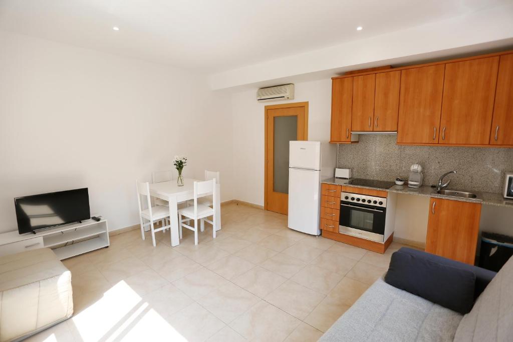 Kuchyňa alebo kuchynka v ubytovaní Apartaments Claudia