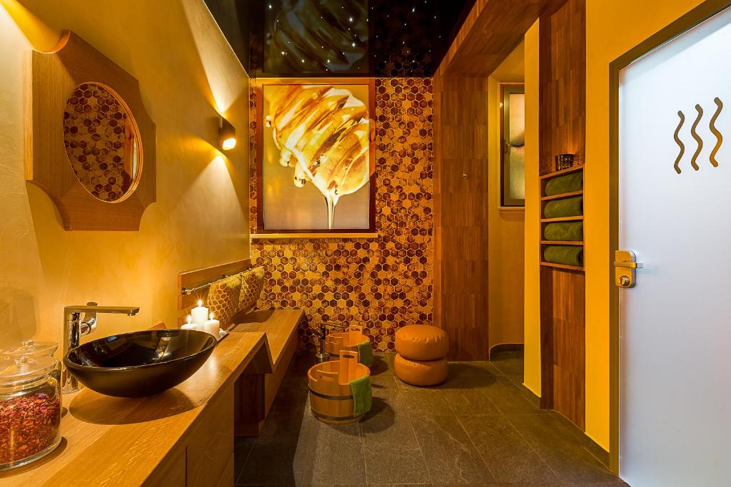 Łazienka w obiekcie Hotel Dębowy Biowellness & SPA Góry Sowie