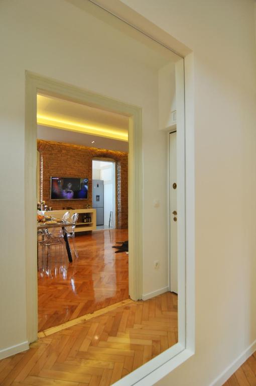 Televízia a/alebo spoločenská miestnosť v ubytovaní Apartment Barbara Centrum