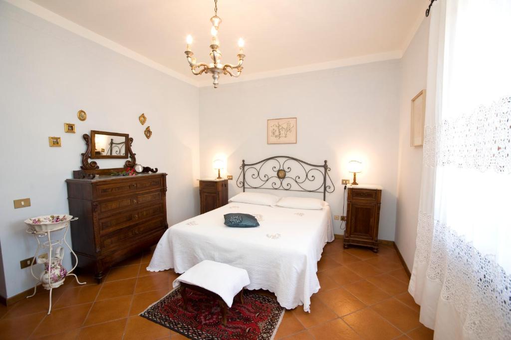 Postel nebo postele na pokoji v ubytování B&B Il Pettirosso di Siena