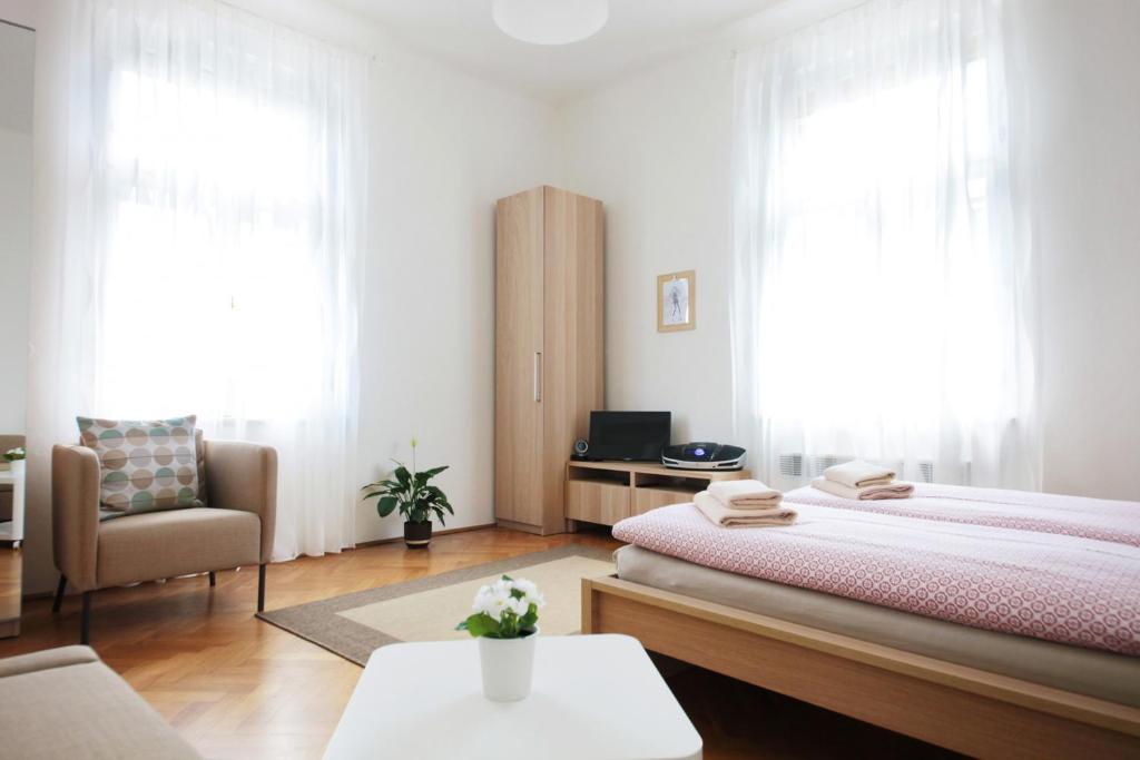 Postel nebo postele na pokoji v ubytování Angel City Aparthotel