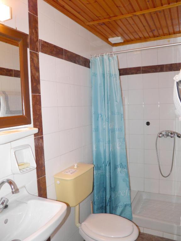 Łazienka w obiekcie Akis Apartments Kontogialos-Pelekas