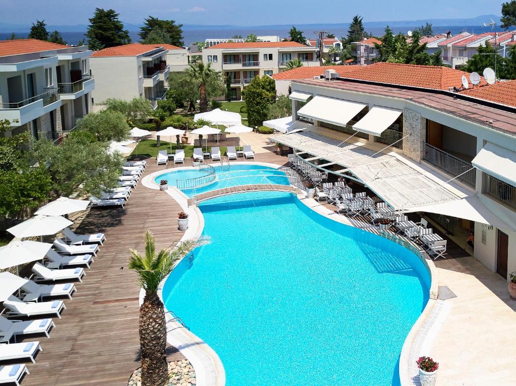 Bazén v ubytování Renaissance Hanioti Resort nebo v jeho okolí