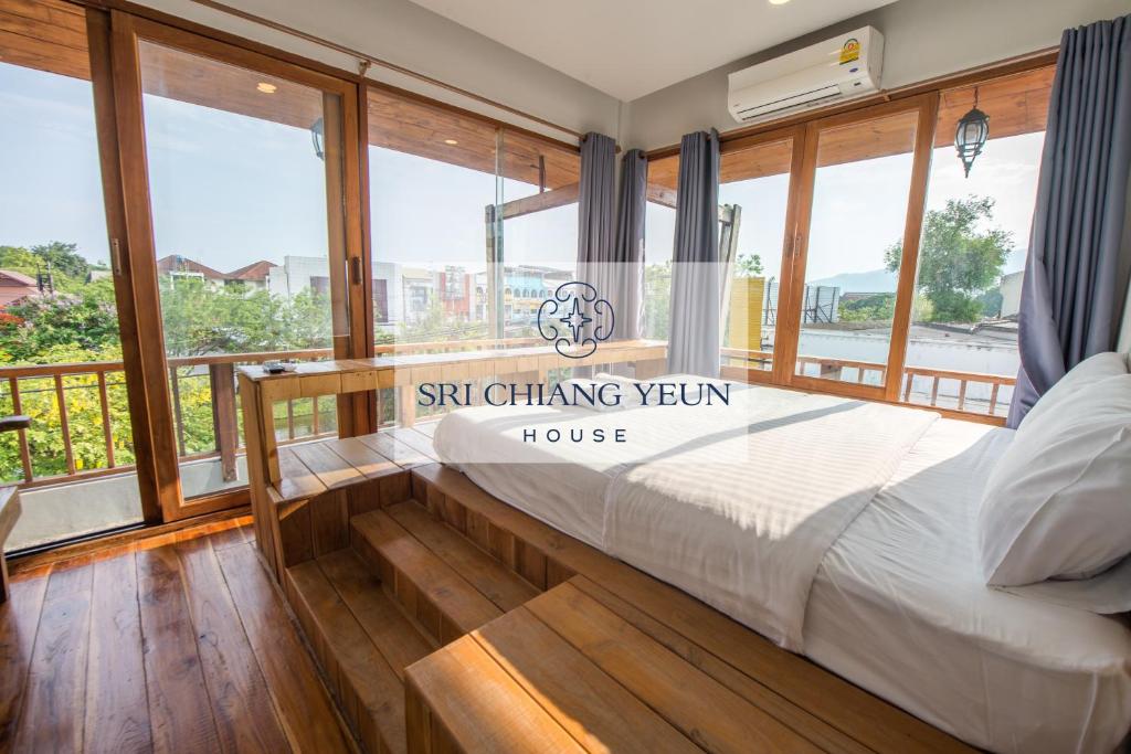 Een bed of bedden in een kamer bij Sri Chiang Yeun House