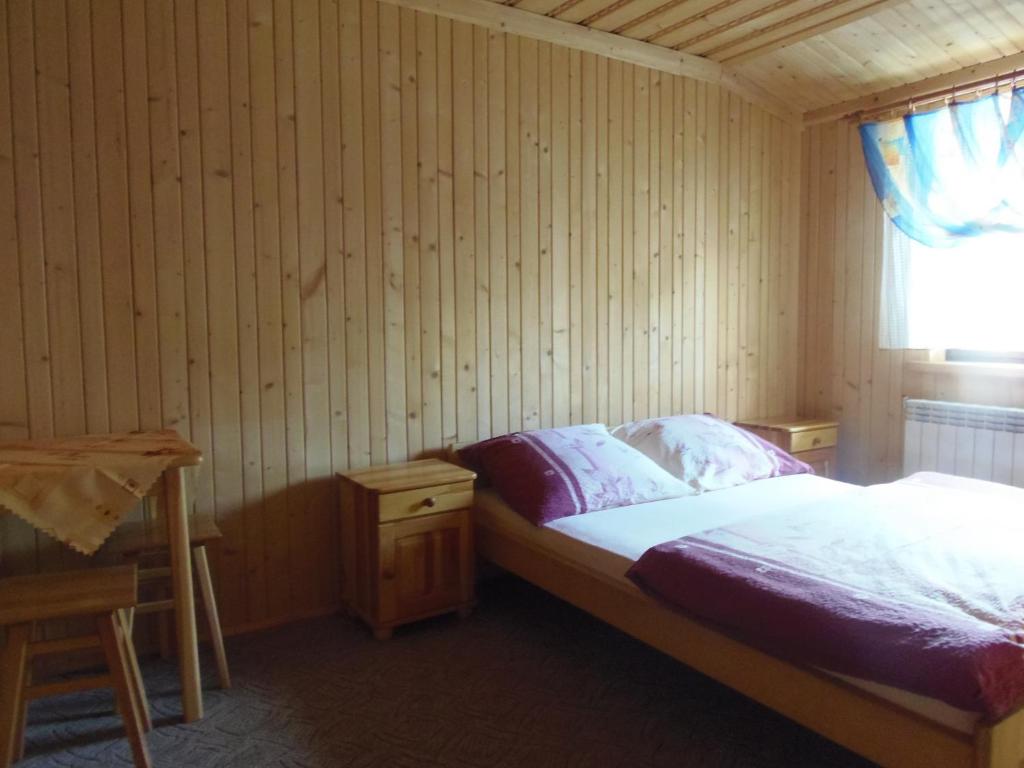 a small bedroom with a bed and a window at Pokoje u Hanki in Bukowina Tatrzańska