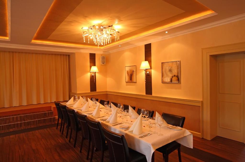 Restaurace v ubytování Hotel Restaurant zum Schlossberg