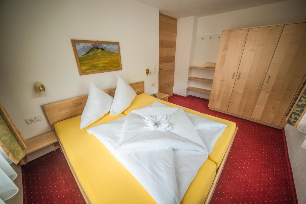 Postel nebo postele na pokoji v ubytování Chalet Bernegg