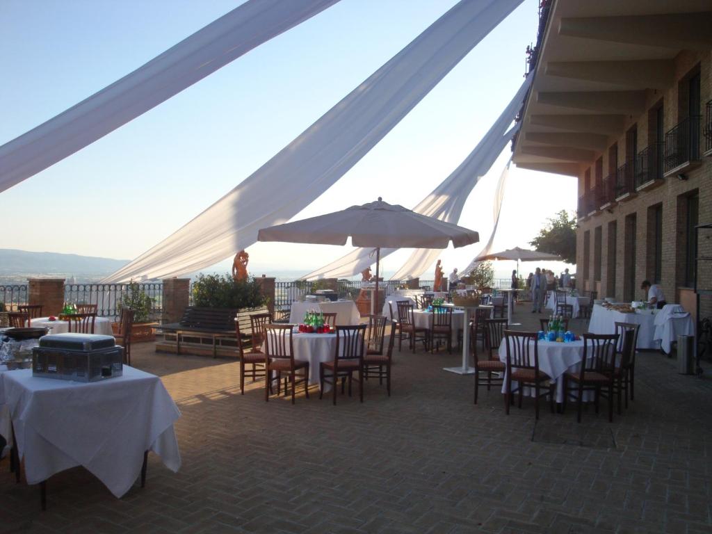 A restaurant or other place to eat at Giotto Hotel & Spa