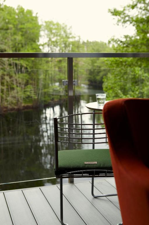 Výhled na řeku, která protéká v blízkosti hotelu