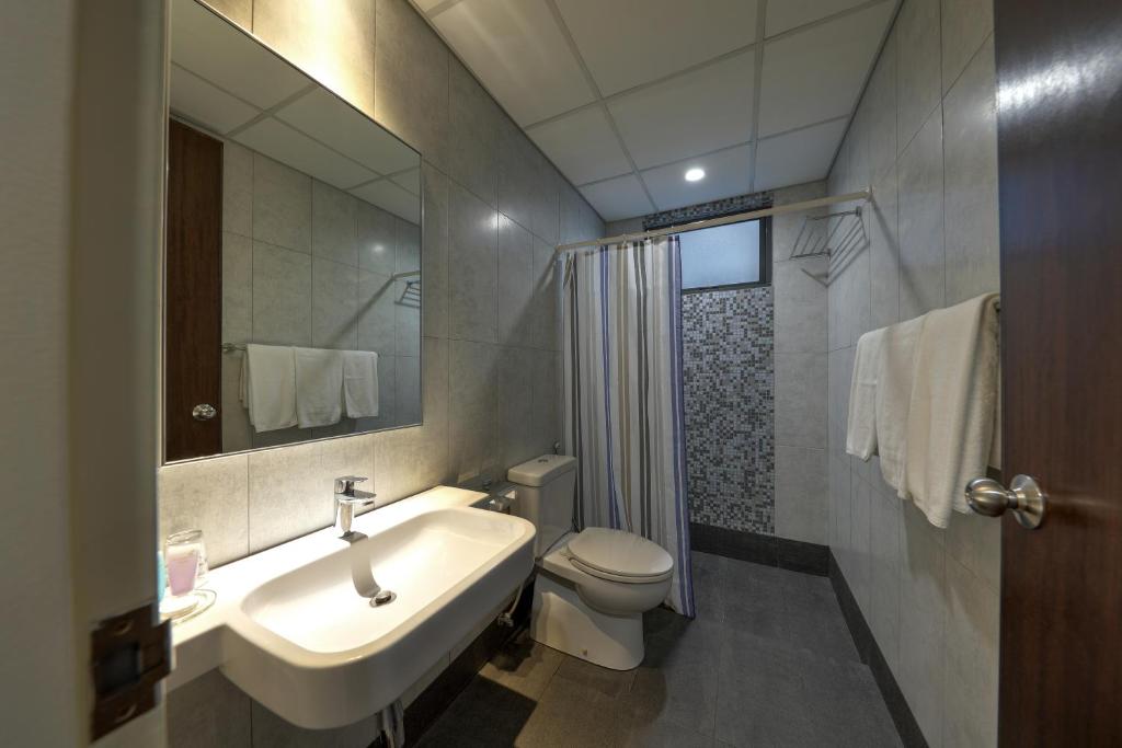 Koupelna v ubytování Acappella Suite Hotel, Shah Alam