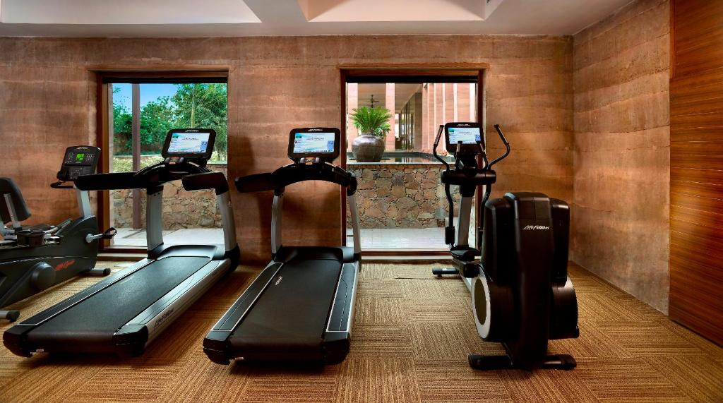Fitness centrum a/nebo fitness zařízení v ubytování The Lalit Mangar