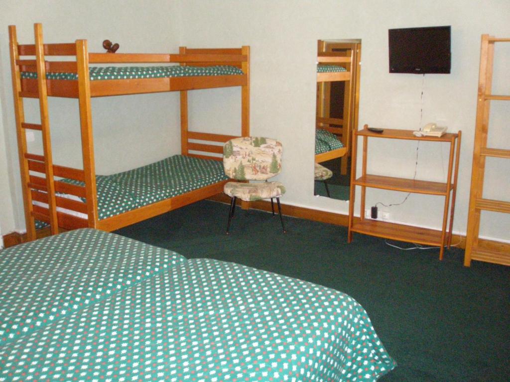Postel nebo postele na pokoji v ubytování Hotel des Alpes