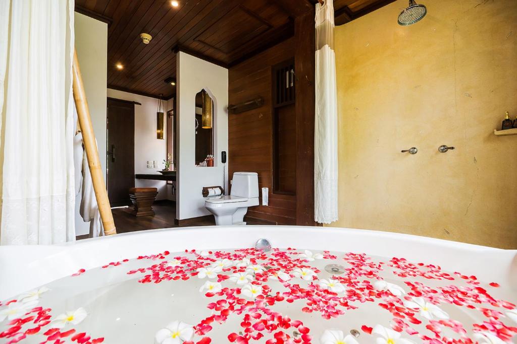 Koupelna v ubytování Muang Samui Spa Resort - SHA Extra Plus