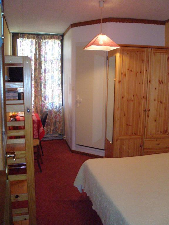 Postel nebo postele na pokoji v ubytování Hotel des Alpes
