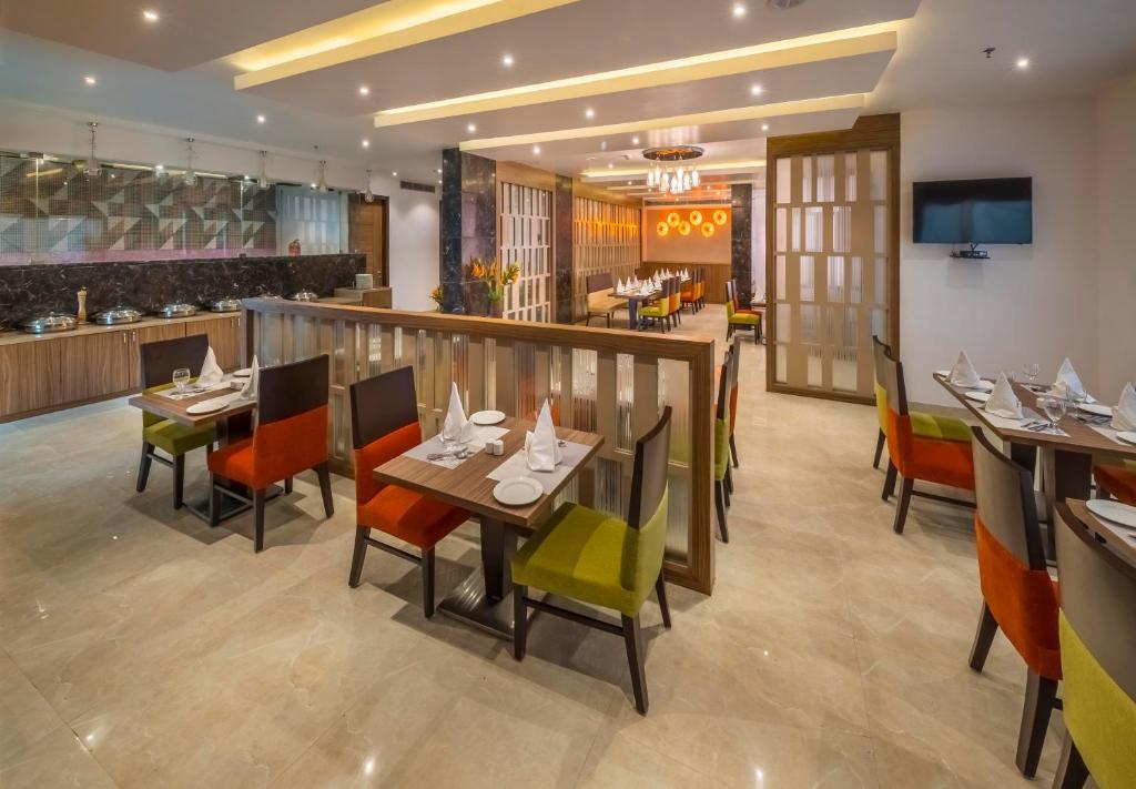 Restaurace v ubytování Cygnett Park Meghna