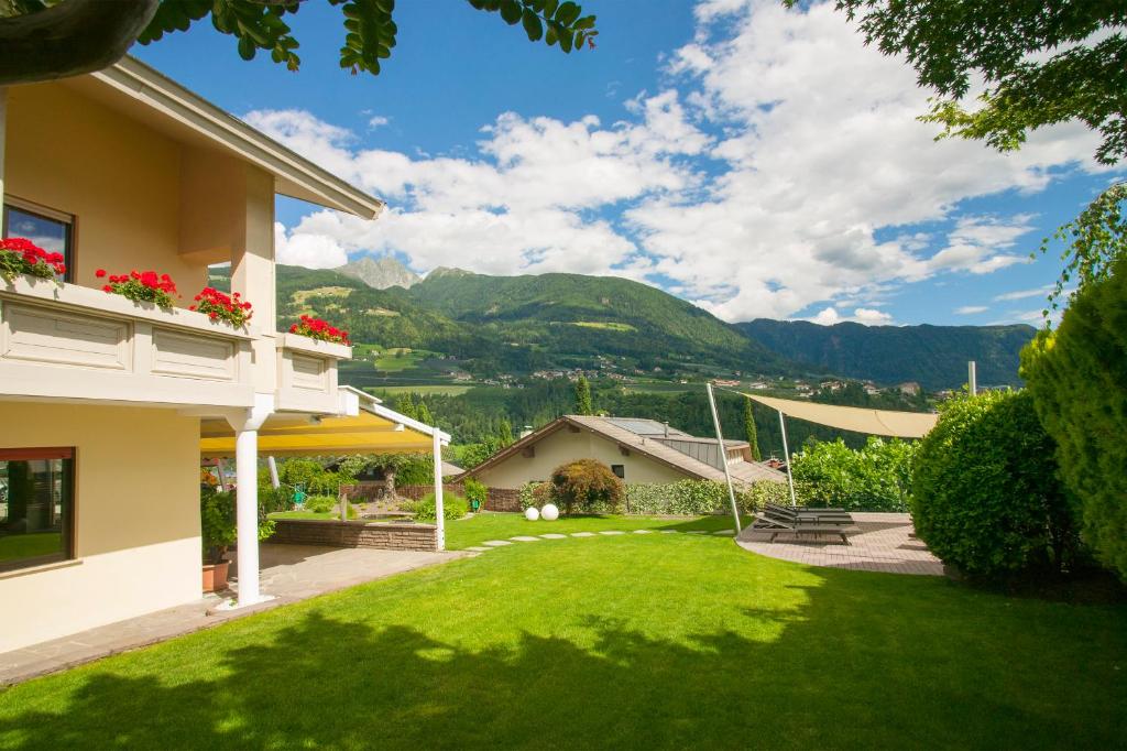 Nespecifikovaný výhled na hory nebo výhled na hory při pohledu z aparthotelu