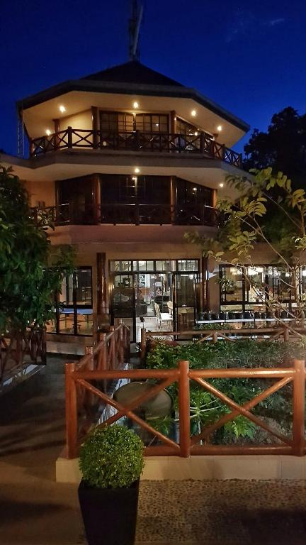 Bazén v ubytování Noni's Resort nebo v jeho okolí