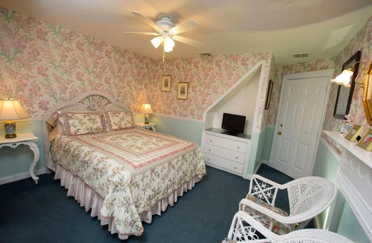 Anne's White Columns Inn photo