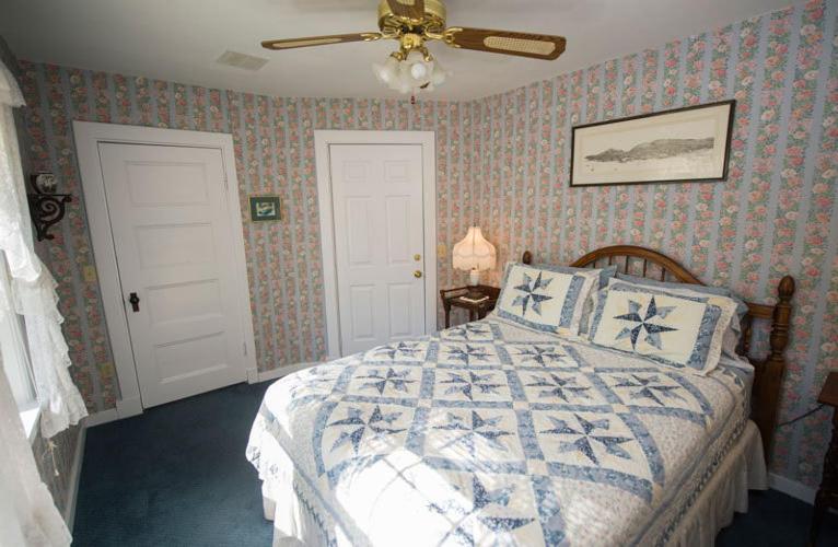 Anne's White Columns Inn photo
