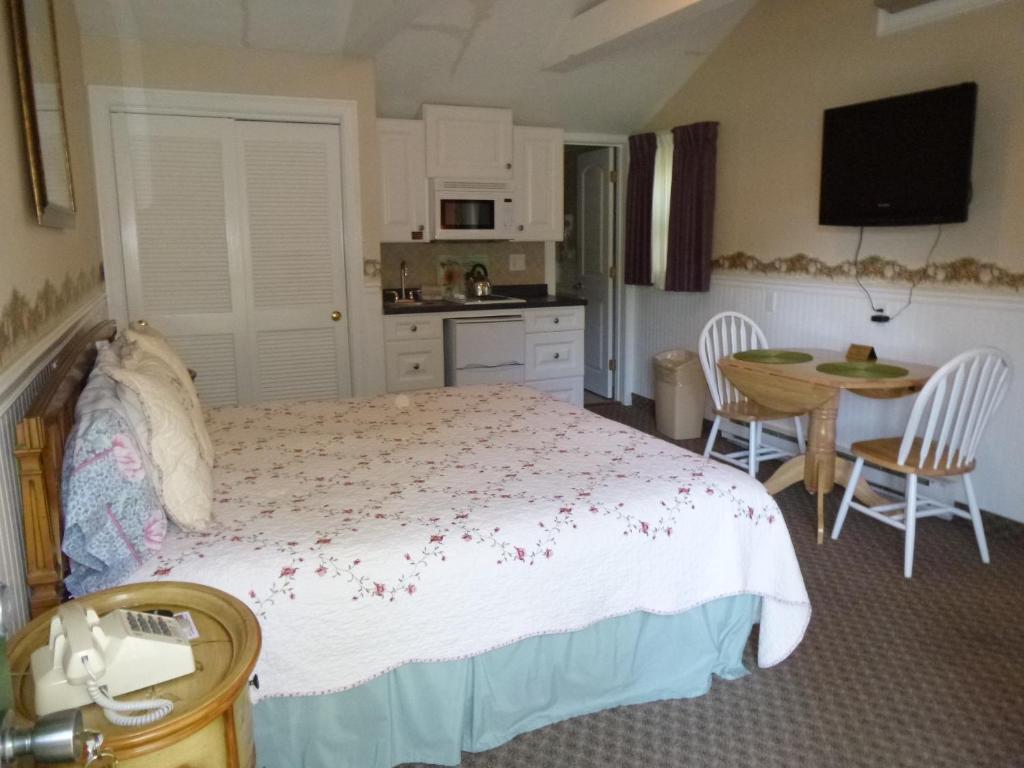 Kuchyň nebo kuchyňský kout v ubytování Falmouth Heights Motor Lodge